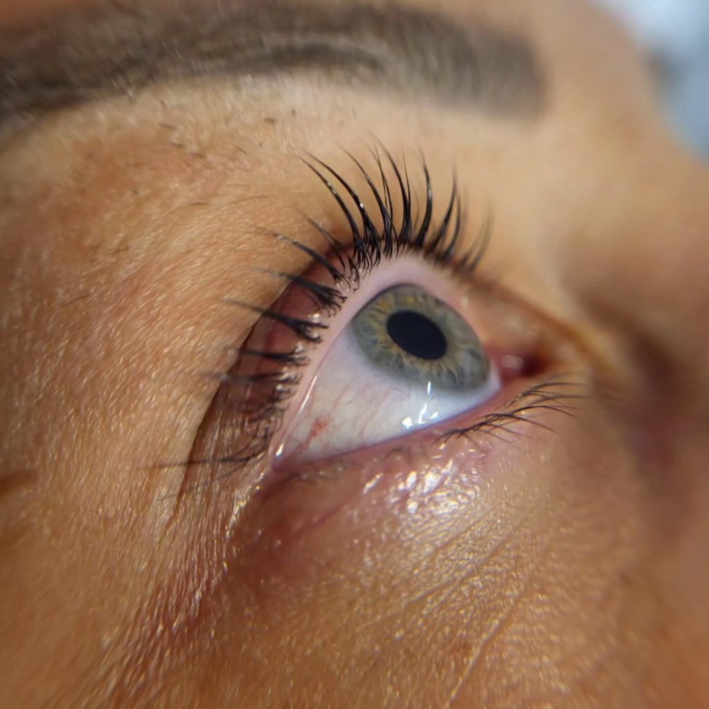 Rehaussement cil avec teinture, Rehaussement de cils Rehaussement de cils : Rehaussement cil avec teinture